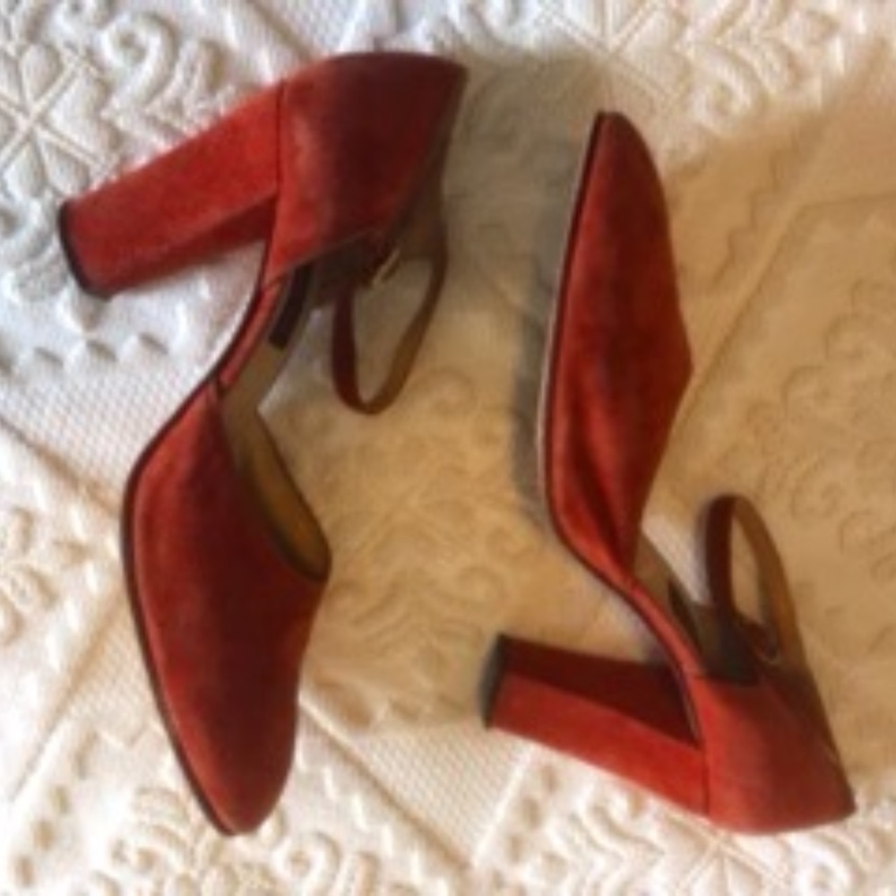 Vintage Italian Rust suede pumps Size 10 (40-41)